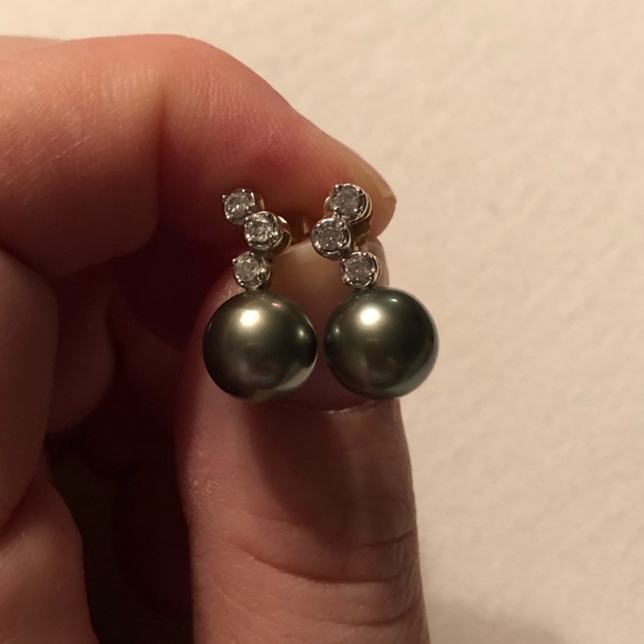 Jewelry - Pearl Earrings 14k gold and diamonds